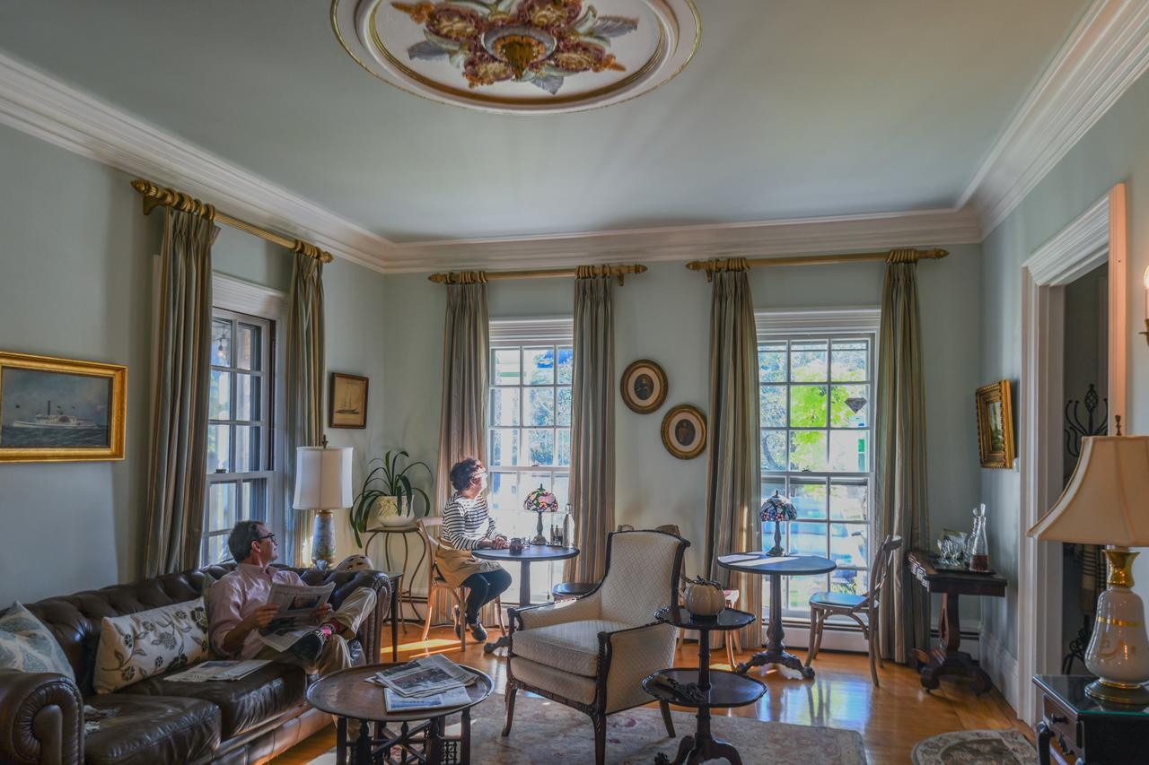 Captain Freeman Inn Брюстър Екстериор снимка